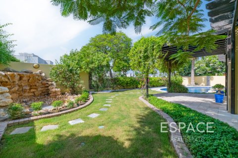 Villa til leie i Meadows, Dubai, Emiratene 5 soverom, 489 kvm Nr. 661308 - Foto 18