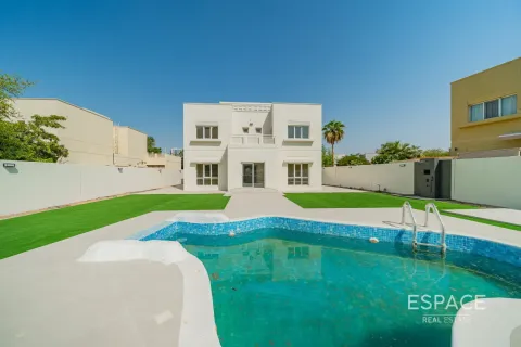 Villa para arrendamento em Meadows, Dubai, EAU 5 quartos, 371 m2 № 661309 - foto 1