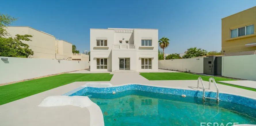 Villa em Meadows, Dubai, EAU 5 quartos, 371 m2 № 661309