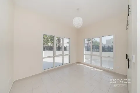 Villa para arrendamento em Meadows, Dubai, EAU 5 quartos, 371 m2 № 661309 - foto 13