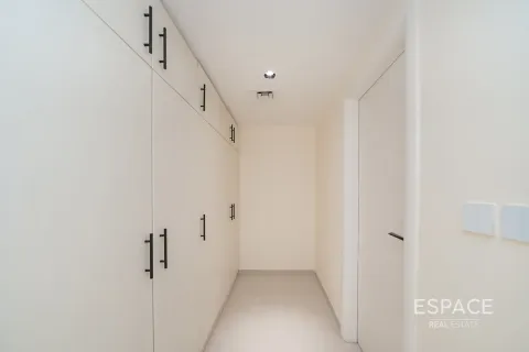 Villa para arrendamento em Meadows, Dubai, EAU 5 quartos, 371 m2 № 661309 - foto 17