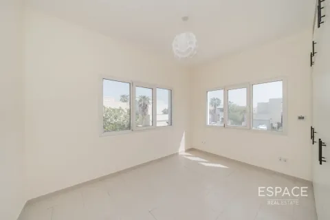 Villa para arrendamento em Meadows, Dubai, EAU 5 quartos, 371 m2 № 661309 - foto 11