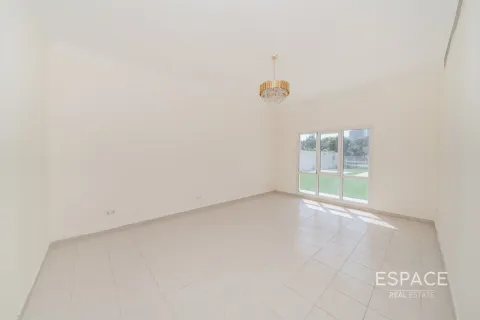 Villa para arrendamento em Meadows, Dubai, EAU 5 quartos, 371 m2 № 661309 - foto 5