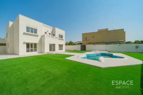 Villa para arrendamento em Meadows, Dubai, EAU 5 quartos, 371 m2 № 661309 - foto 16