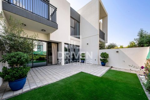 Rijtjeshuis te huur in Dubai Land, Dubai, VAE 3 slaapkamers, 181 vr.m., nr 655222 - foto 2