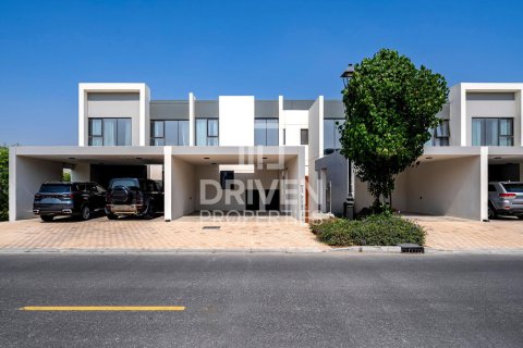 Rijtjeshuis te huur in Dubai Land, Dubai, VAE 3 slaapkamers, 181 vr.m., nr 655222 - foto 1