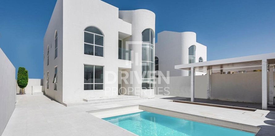 Villa i Umm Suqeim, Dubai, UAE 4 sovrum, 455 kvm Nr. 655224