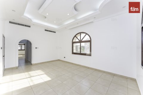 Villa te huur in Al Barsha, Dubai, VAE 6 slaapkamers, 129.5 vr.m., nr 679965 - foto 19