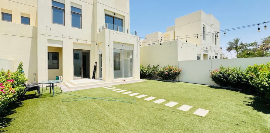 Villa asukohaga Reem, Dubai, AÜE: 3 magamistoaga, 295.1 m² Nr 709860