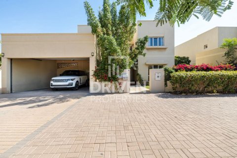 Villa in Meadows, Dubai, UAE 4 bedrooms, 559 sq.m. № 655497 - photo 30
