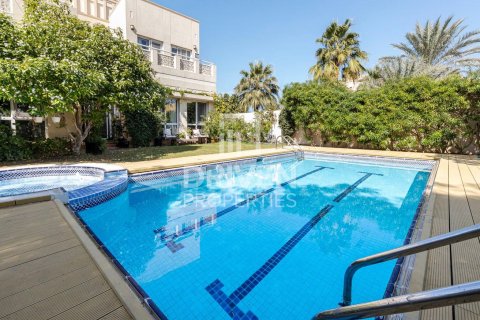 Villa in Meadows, Dubai, UAE 4 bedrooms, 559 sq.m. № 655497 - photo 29