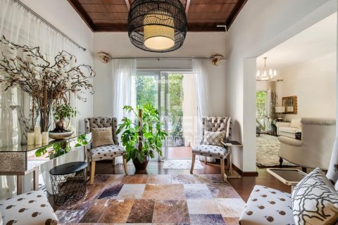 Villa in Meadows, Dubai, UAE 4 bedrooms, 559 sq.m. № 655497 - photo 2