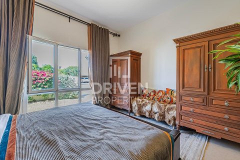 Villa in Meadows, Dubai, UAE 4 bedrooms, 559 sq.m. № 655497 - photo 12