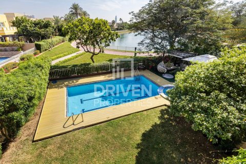 Villa in Meadows, Dubai, UAE 4 bedrooms, 559 sq.m. № 655497 - photo 25