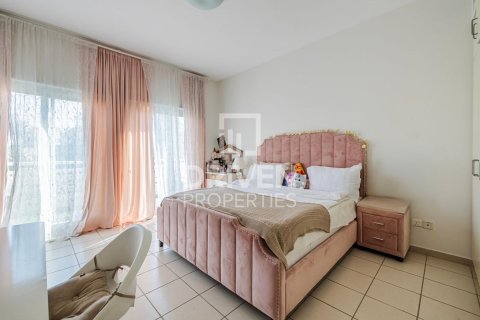 Villa in Meadows, Dubai, UAE 4 bedrooms, 559 sq.m. № 655497 - photo 16