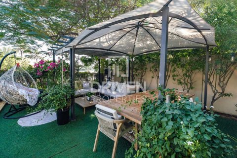 Villa in Meadows, Dubai, UAE 4 bedrooms, 559 sq.m. № 655497 - photo 27