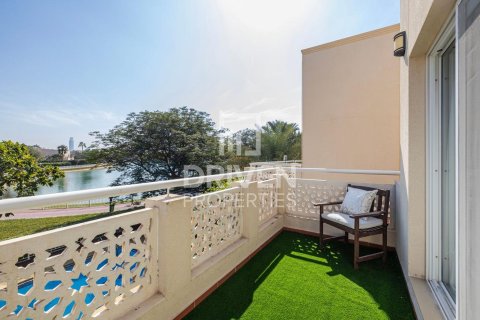 Villa in Meadows, Dubai, UAE 4 bedrooms, 559 sq.m. № 655497 - photo 26