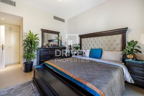 Villa in Meadows, Dubai, UAE 4 bedrooms, 559 sq.m. № 655497 - photo 11