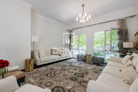 Villa in Meadows, Dubai, UAE 4 bedrooms, 559 sq.m. № 655497 - photo 3