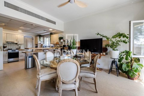 Villa in Meadows, Dubai, UAE 4 bedrooms, 559 sq.m. № 655497 - photo 5