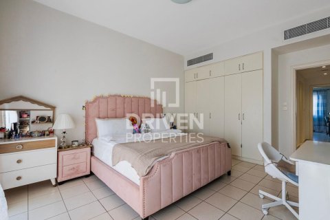 Villa in Meadows, Dubai, UAE 4 bedrooms, 559 sq.m. № 655497 - photo 15