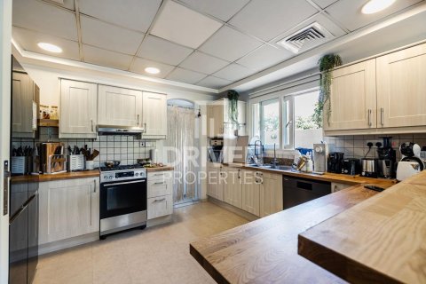 Villa in Meadows, Dubai, UAE 4 bedrooms, 559 sq.m. № 655497 - photo 18