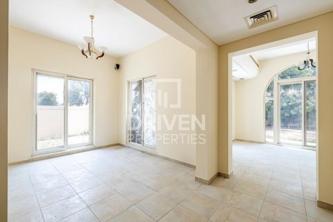 Βίλα σε Dubai Sports City, ΗΑΕ 4 υπνοδωμάτια, 350 τ.μ. Αρ. 655499 - φωτογραφία 1