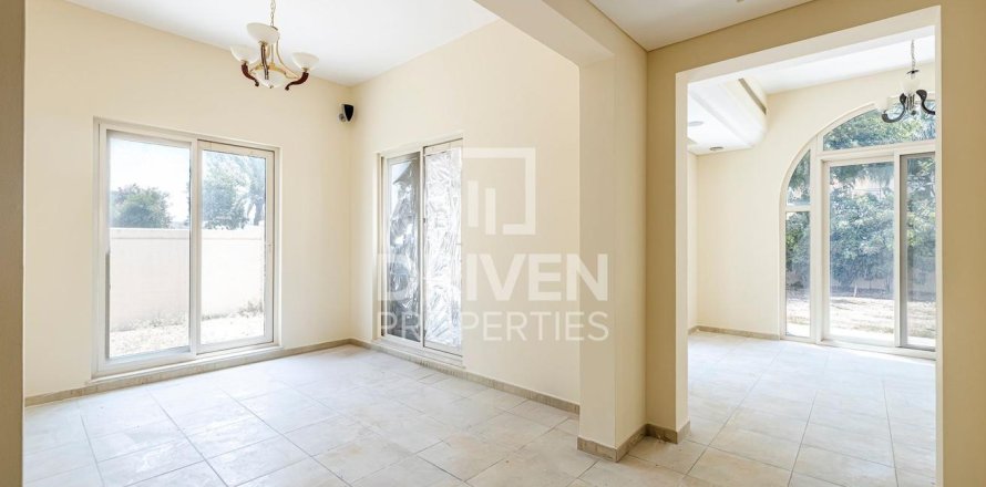 Βίλα σε Dubai Sports City, ΗΑΕ 4 υπνοδωμάτια, 350 τ.μ. Αρ. 655499