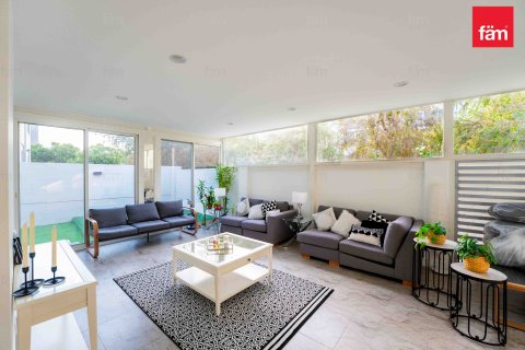 Vilë në Dubai, Emiratet e Bashkuara Arabe 4 dhoma gjumi, 205.3 m2. № 634673 - Foto 1