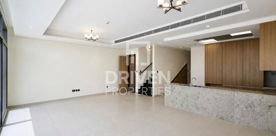 Dubai Land、Dubai、UAEにあるヴィラ 5ベッドルーム、184.13 m2 No765656