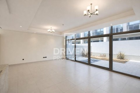 וילה להשכרה ב Dubai Land, Dubai, איחוד האמירויות  5 חדרי שינה, 301.47 מ"ר, מספר 765655 - תמונה 1