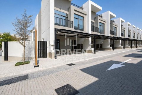 فيلا للإيجار في Dubai Land، دبي، الإمارات العربية المتحدة 5 غرفة نوم ، 301.38 متر مربع ، رقم 765654 - صورة 2