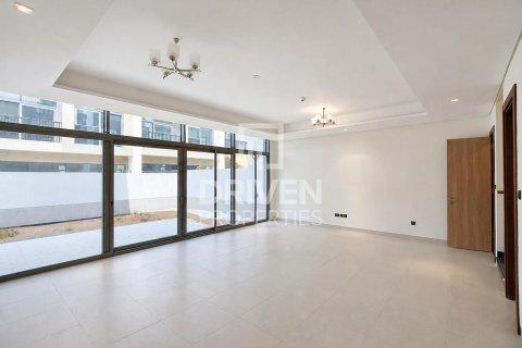 فيلا للإيجار في Dubai Land، دبي، الإمارات العربية المتحدة 5 غرفة نوم ، 301.38 متر مربع ، رقم 765654 - صورة 3
