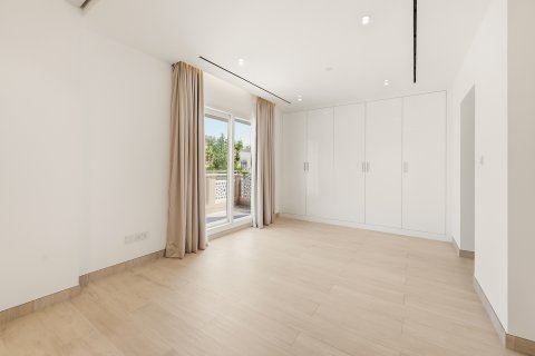 Vila u Meadows, Dubai, UAE 6 spavaćih soba, 605.91 m2 Br. 749832 - fotografija 18