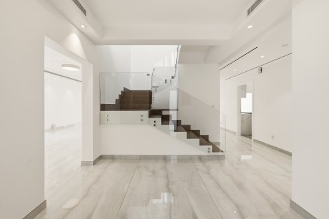 Vila u Meadows, Dubai, UAE 6 spavaćih soba, 605.91 m2 Br. 749832 - fotografija 2