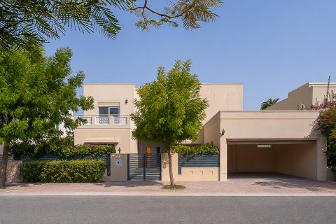 Villa in Meadows, Dubai, UAE 6 bedrooms, 605.91 sq.m. № 749832