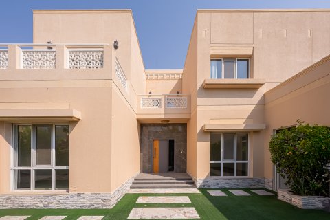 Vila u Meadows, Dubai, UAE 6 spavaćih soba, 605.91 m2 Br. 749832 - fotografija 20