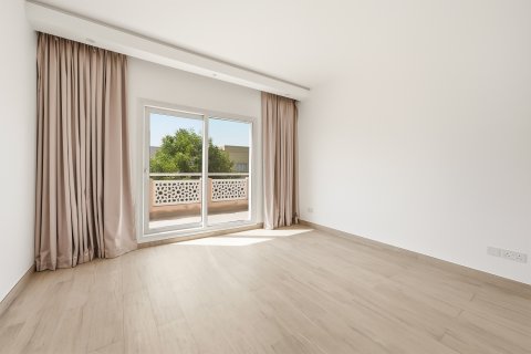 Vila u Meadows, Dubai, UAE 6 spavaćih soba, 605.91 m2 Br. 749832 - fotografija 15