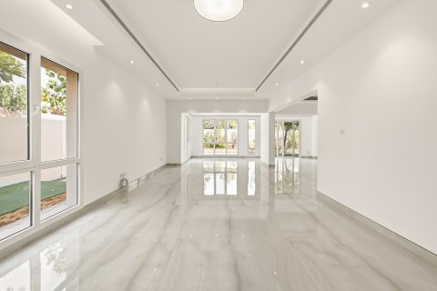 Vila u Meadows, Dubai, UAE 6 spavaćih soba, 605.91 m2 Br. 749832 - fotografija 5