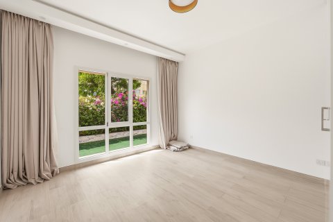 Vila u Meadows, Dubai, UAE 6 spavaćih soba, 605.91 m2 Br. 749832 - fotografija 3