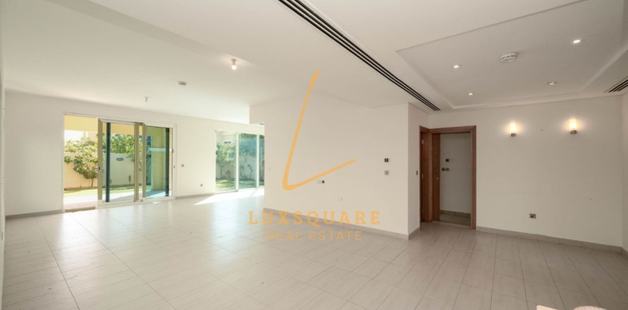 Villa in Jumeirah Park, Dubai, UAE 4 bedrooms, 511 sq.m. № 715249
