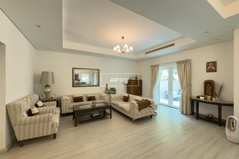 Villa in Al Furjan, Dubai, UAE 3 bedrooms, 229.4 sq.m. № 637918 - photo 2