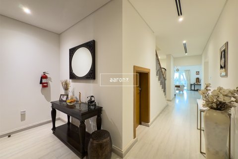 Villa in Al Furjan, Dubai, UAE 3 bedrooms, 229.4 sq.m. № 637918 - photo 3