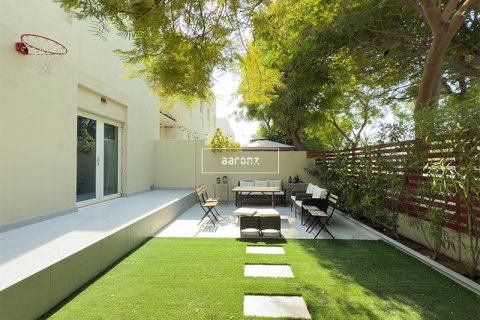 Villa in Al Furjan, Dubai, UAE 3 bedrooms, 229.4 sq.m. № 637918 - photo 27