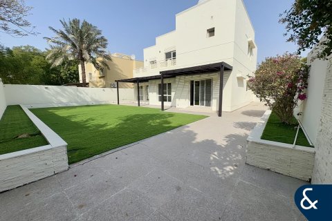 Villa para arrendamento em Meadows, Dubai, EAU 5 quartos, 369 m2 № 668314 - foto 13