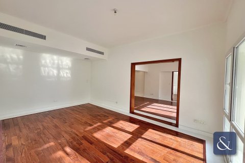 Villa para arrendamento em Meadows, Dubai, EAU 5 quartos, 369 m2 № 668314 - foto 7