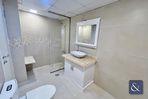 Villa para arrendamento em Meadows, Dubai, EAU 5 quartos, 369 m2 № 668314 - foto 9