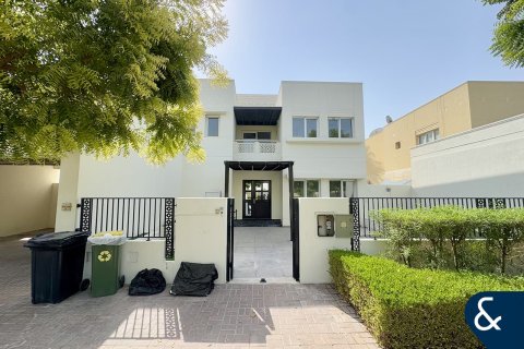 Villa para arrendamento em Meadows, Dubai, EAU 5 quartos, 369 m2 № 668314 - foto 2