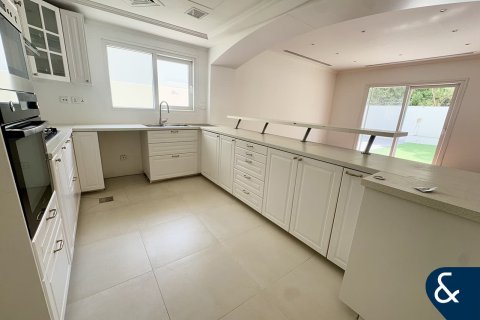 Villa para arrendamento em Meadows, Dubai, EAU 5 quartos, 369 m2 № 668314 - foto 4