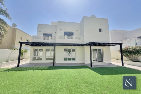 Villa para arrendamento em Meadows, Dubai, EAU 5 quartos, 369 m2 № 668314 - foto 1